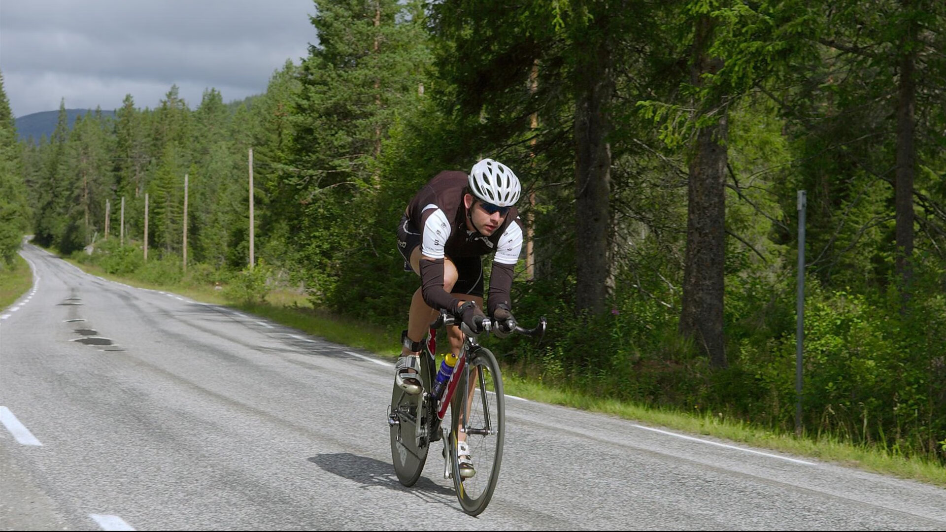 _无人机竞速赛：空中速度的全新体验_，无人机飞行比赛视频